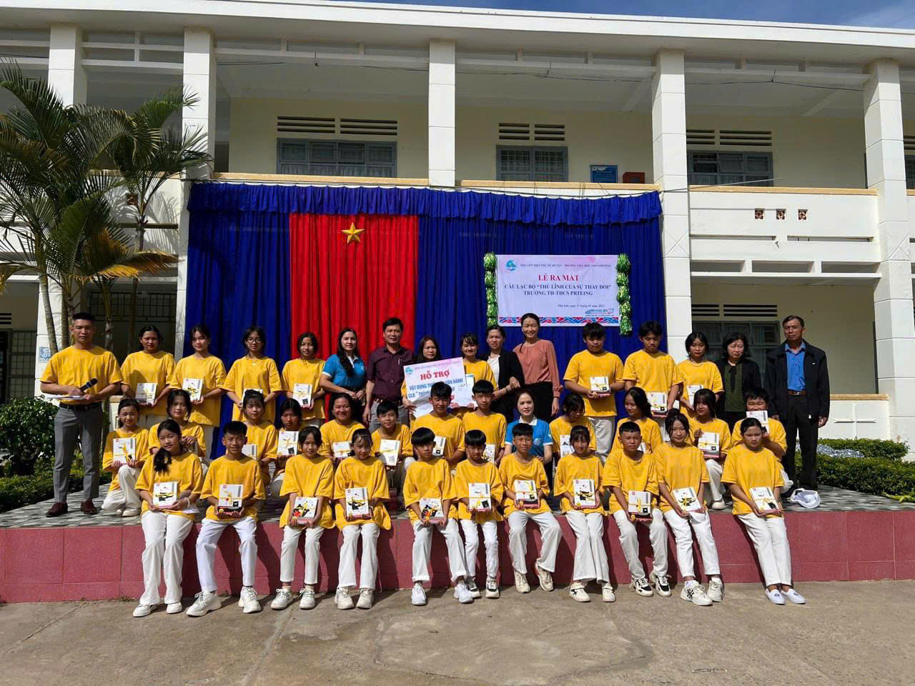 CLB-THU-LINH-CUA-SU-THAY-DOI.jpg