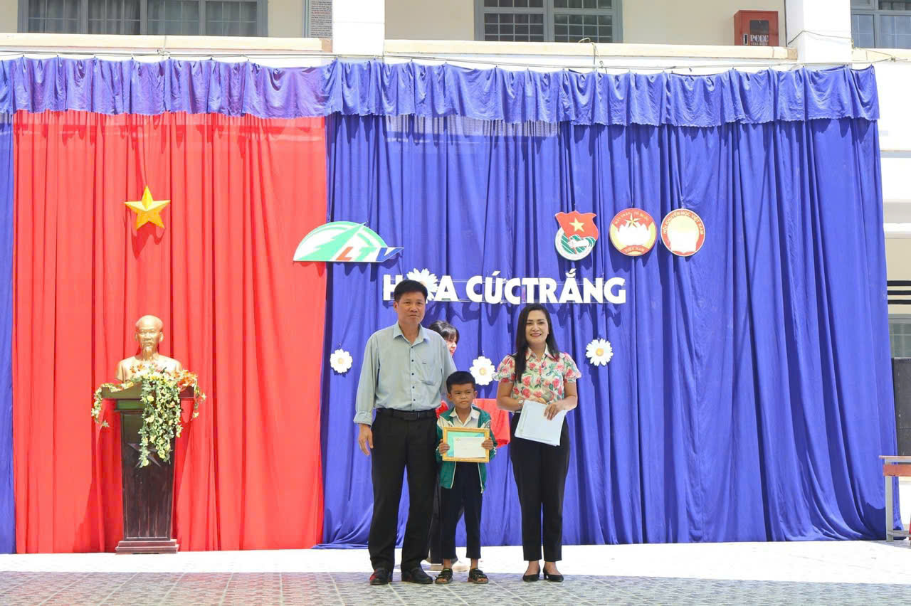HOA-CUC-TRANG-3.jpg